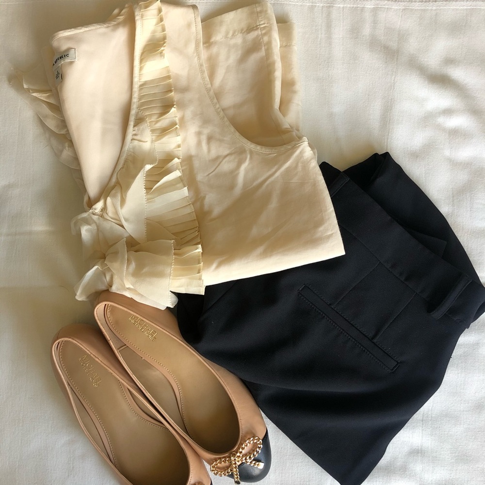 Banana Republic (Retail) Ruffled Tank - Picture 2 of 6